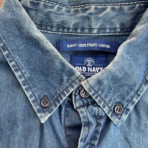 Button down - Picture 3 of 4